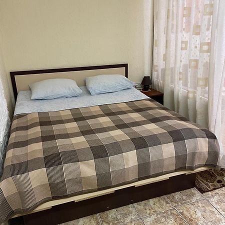 Mini-Hotel In Odessa Yard מראה חיצוני תמונה