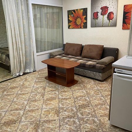 Mini-Hotel In Odessa Yard מראה חיצוני תמונה
