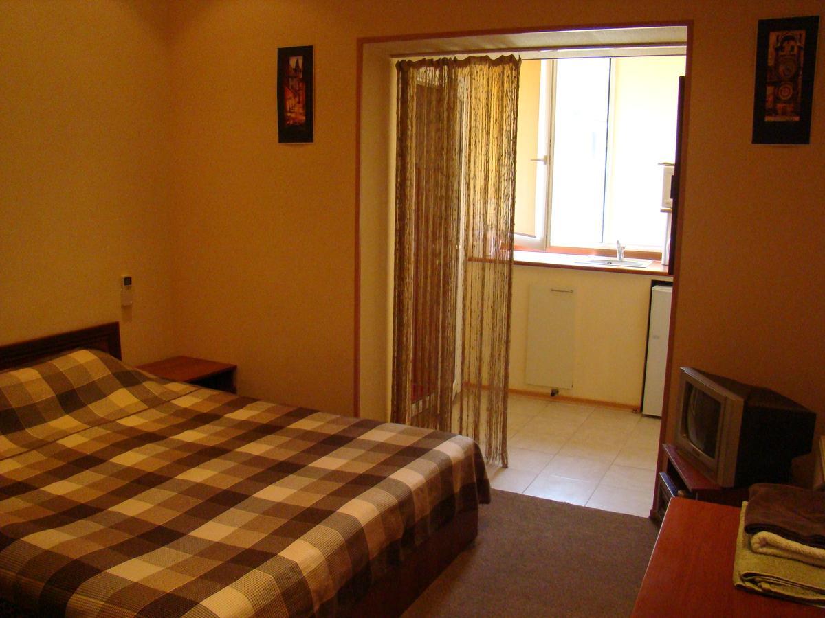 Mini-Hotel In Odessa Yard מראה חיצוני תמונה