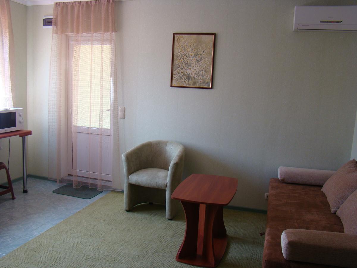 Mini-Hotel In Odessa Yard מראה חיצוני תמונה