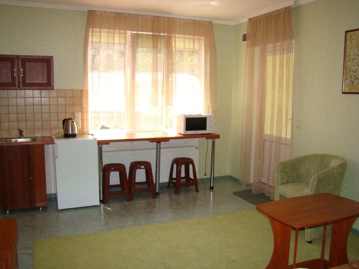 Mini-Hotel In Odessa Yard מראה חיצוני תמונה
