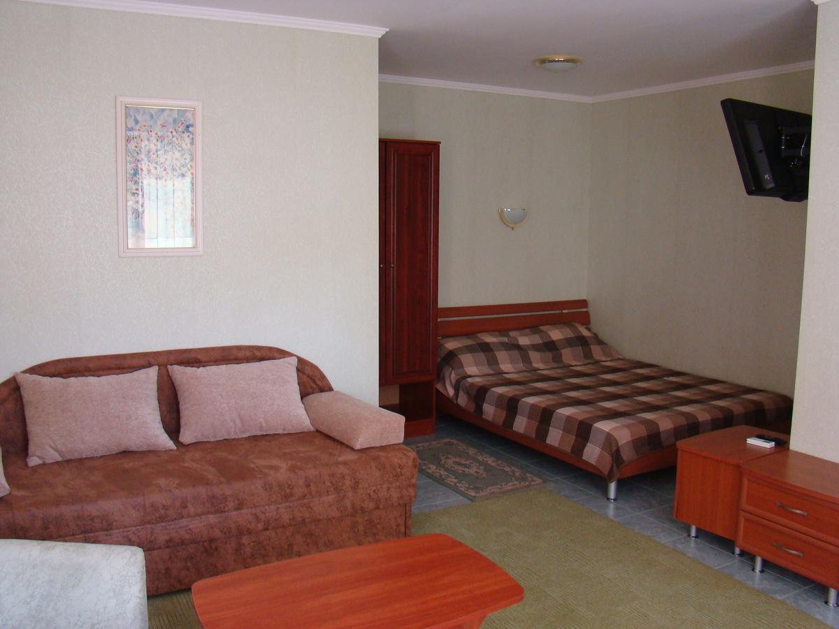 Mini-Hotel In Odessa Yard מראה חיצוני תמונה